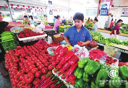 7月全國消費市場保持平穩(wěn)增長 網絡零售保持較高增長