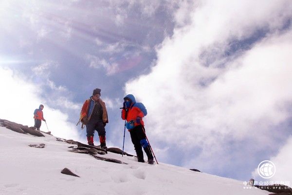 秋高氣爽登山去，切莫忘記護好膝