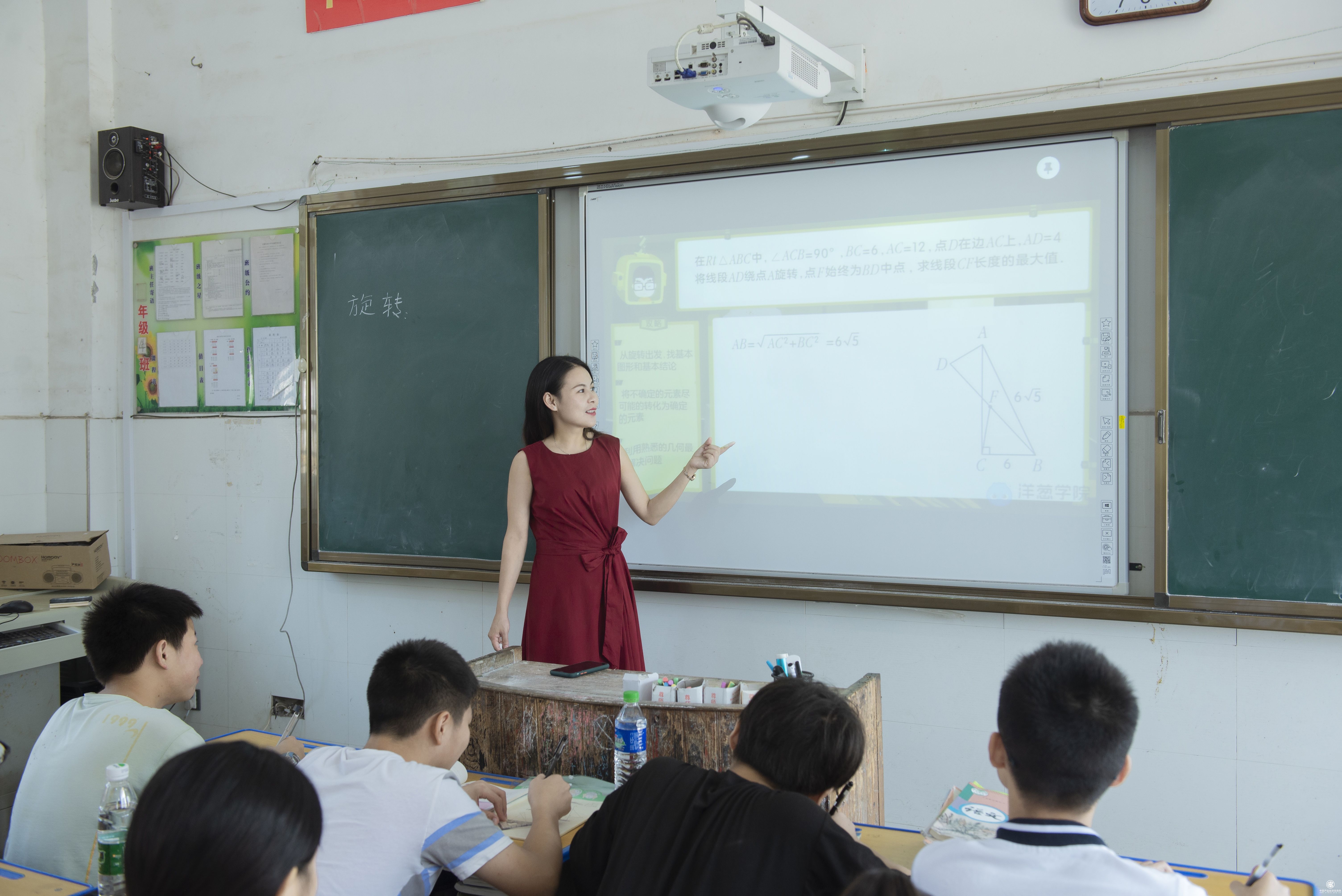 “非科班”出身的數(shù)學老師，從教十年，發(fā)自肺腑地對學生好