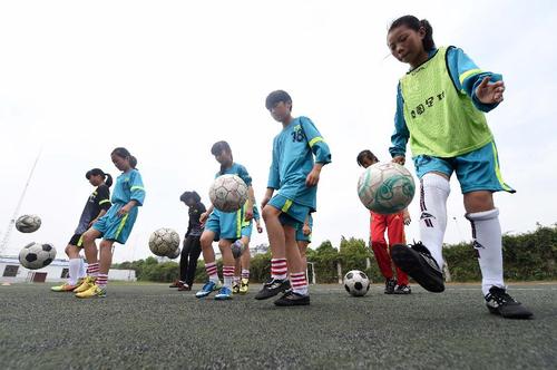 多措并舉推動(dòng)校園足球普及、提高