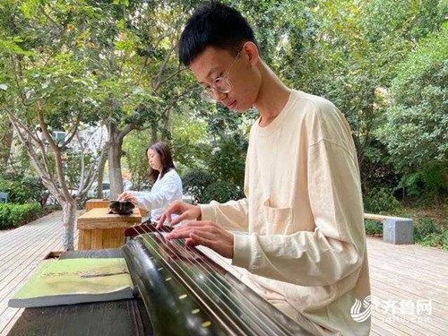 真的！山東最孤獨古琴專業(yè)新生還有一個師妹