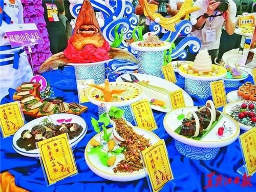 油炸冰棍、白肉血腸、榛蘑扣肉……龍菜，讓來黑龍江的中外游客大飽口福！