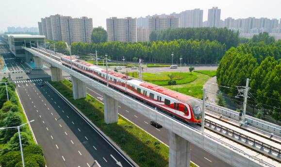 國內(nèi)首條無人駕駛市域鐵路開始空載試運行