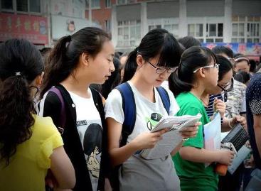 今年北京中考統(tǒng)一招生志愿增至12個 學籍和戶籍不在同一區(qū)考生可申請回戶籍區(qū)報考