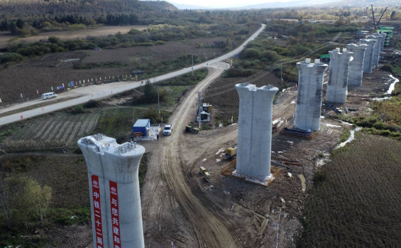 我國在建最北端高鐵哈伊高鐵鐵力至伊春段項(xiàng)目路基土石方工程全部完成