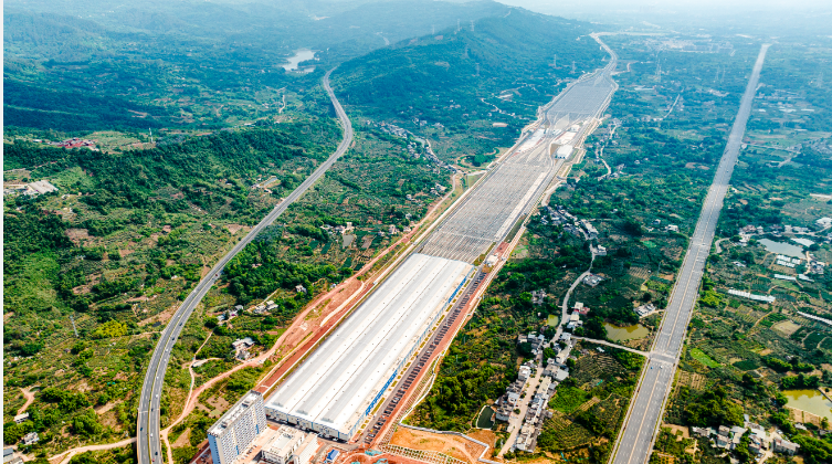 全國(guó)一次性建成最大動(dòng)車(chē)檢修庫(kù)建成投入使用