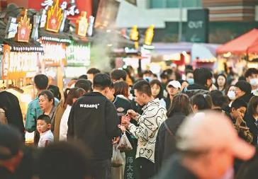 哈爾濱夜游夜市紅火，為城市消費(fèi)增添新動能——夏日“冰城”點(diǎn)亮夜經(jīng)濟(jì)