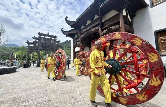 新中式旅游出圈，海絲古城國(guó)潮風(fēng)起