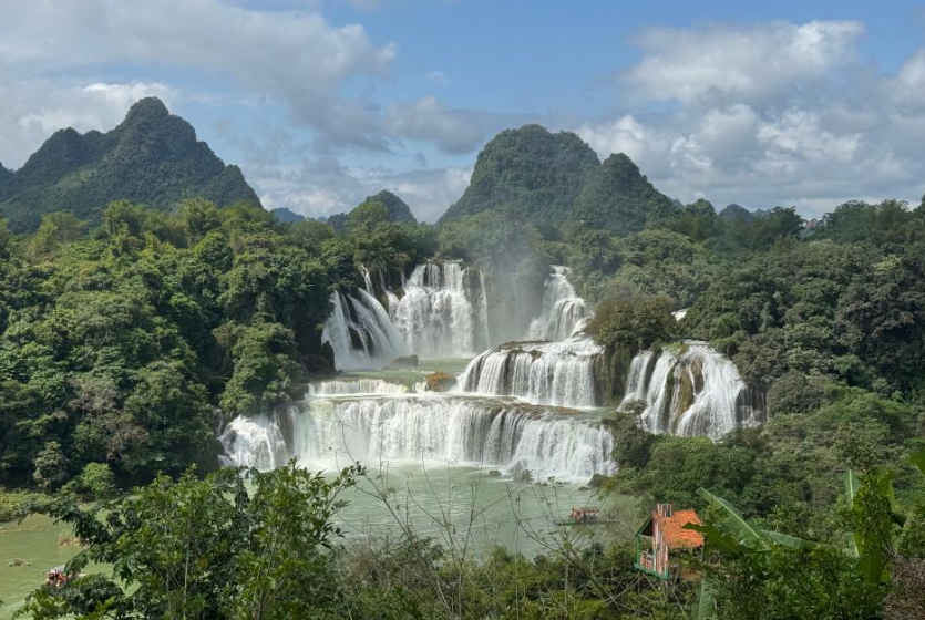 一瀑連中越！中國首個跨境旅游合作區(qū)正式運(yùn)營