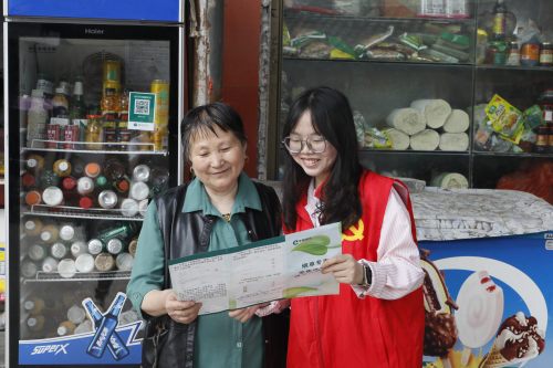 湖北來鳳：當好“店小二”，服務“心貼心”